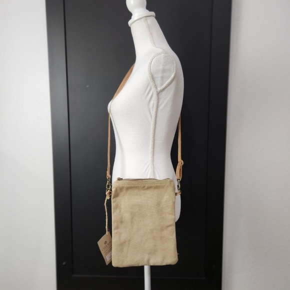 CLEA RAY Salt LAKE Passport Crosdbody Bag NWT - Picture 10 of 11